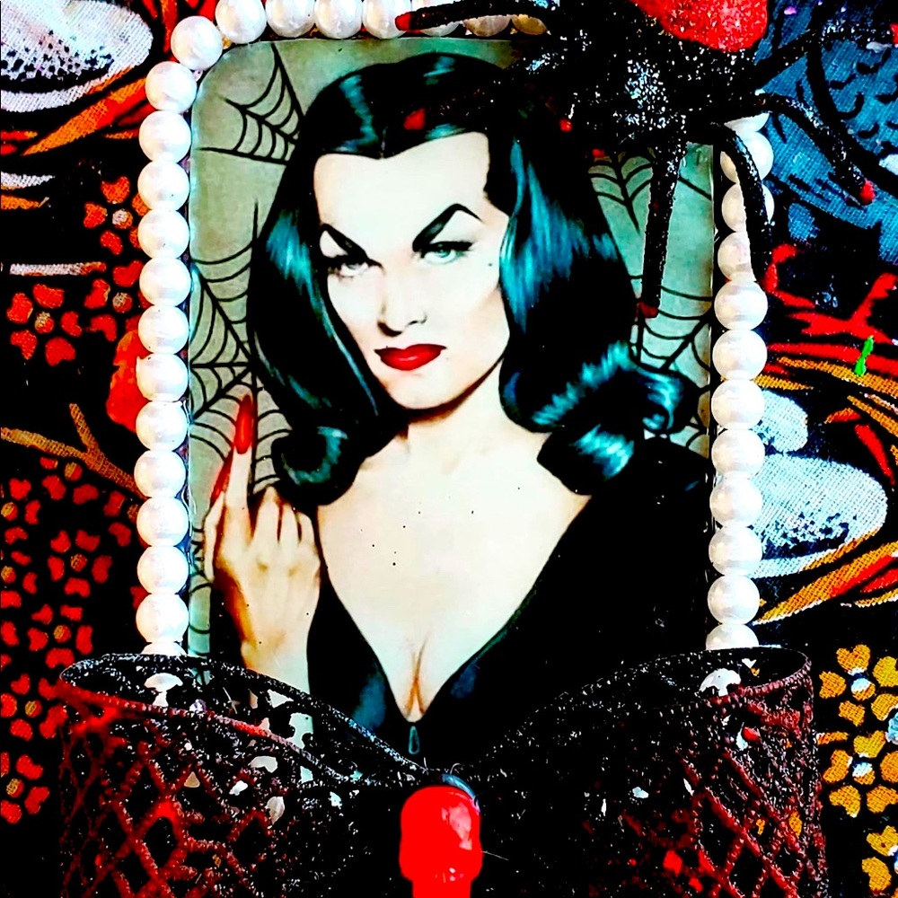 Vampira Glam Mirror